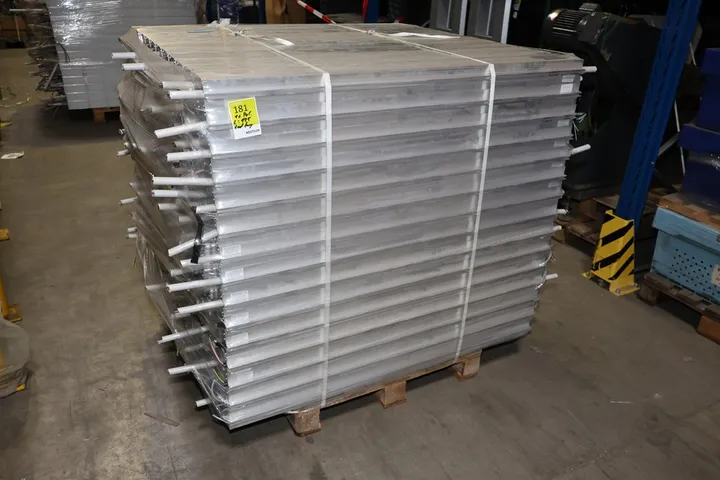 1 x Palette KEC - Linea LED - Leuchte L.: 125 cm